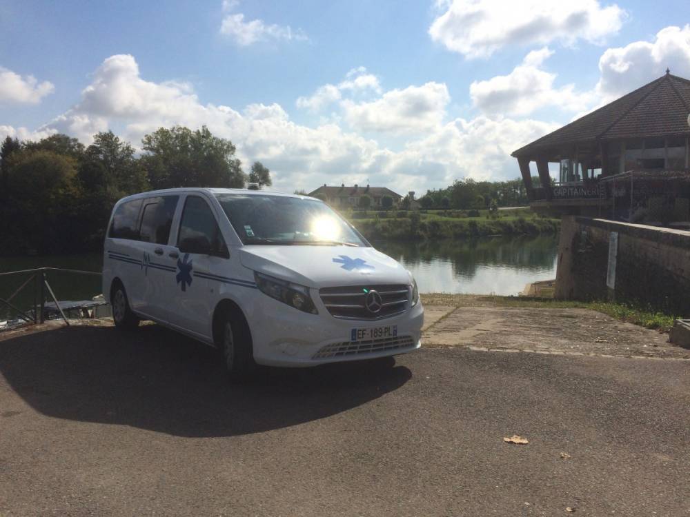 vehicule-sanitaire-leger